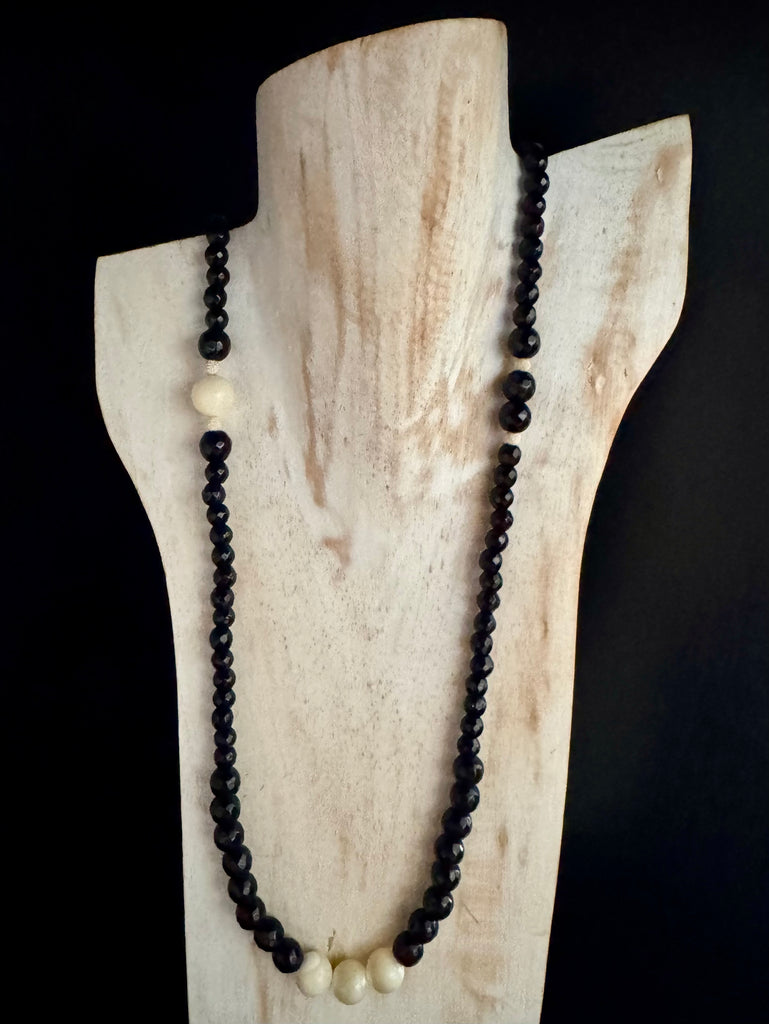 Onyx, agate blanc, perles en argent